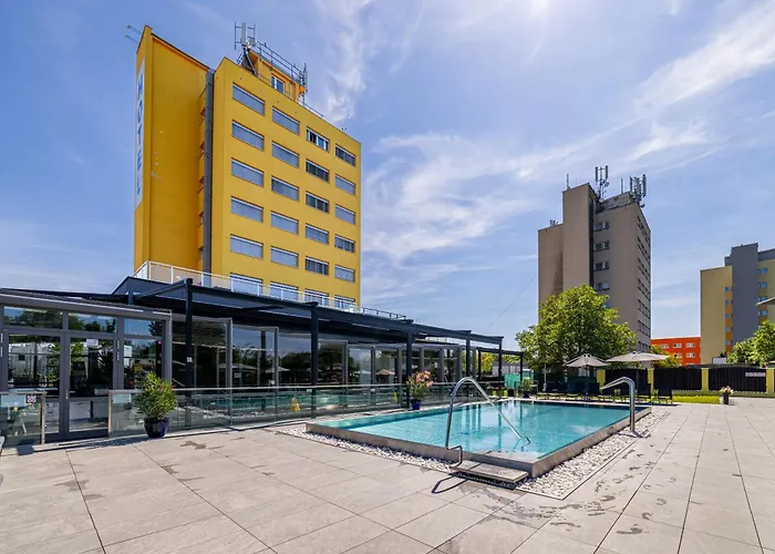 Aura Design&Garden PoolHotel Prag